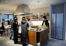 泊まれる実験空間 graf porch