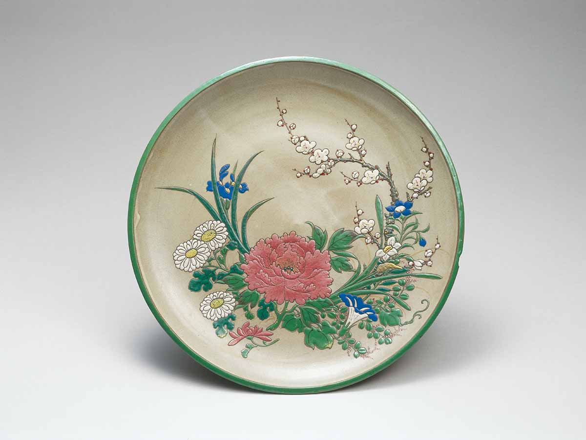 中国　徐朝興　徐凌　龍泉青磁　三ツ足蓋香炉　唐木台・証明書・箱付　V　7769C 中国 徐朝興 徐凌 龍泉青磁 三ツ足蓋香炉 唐木台・証明書・